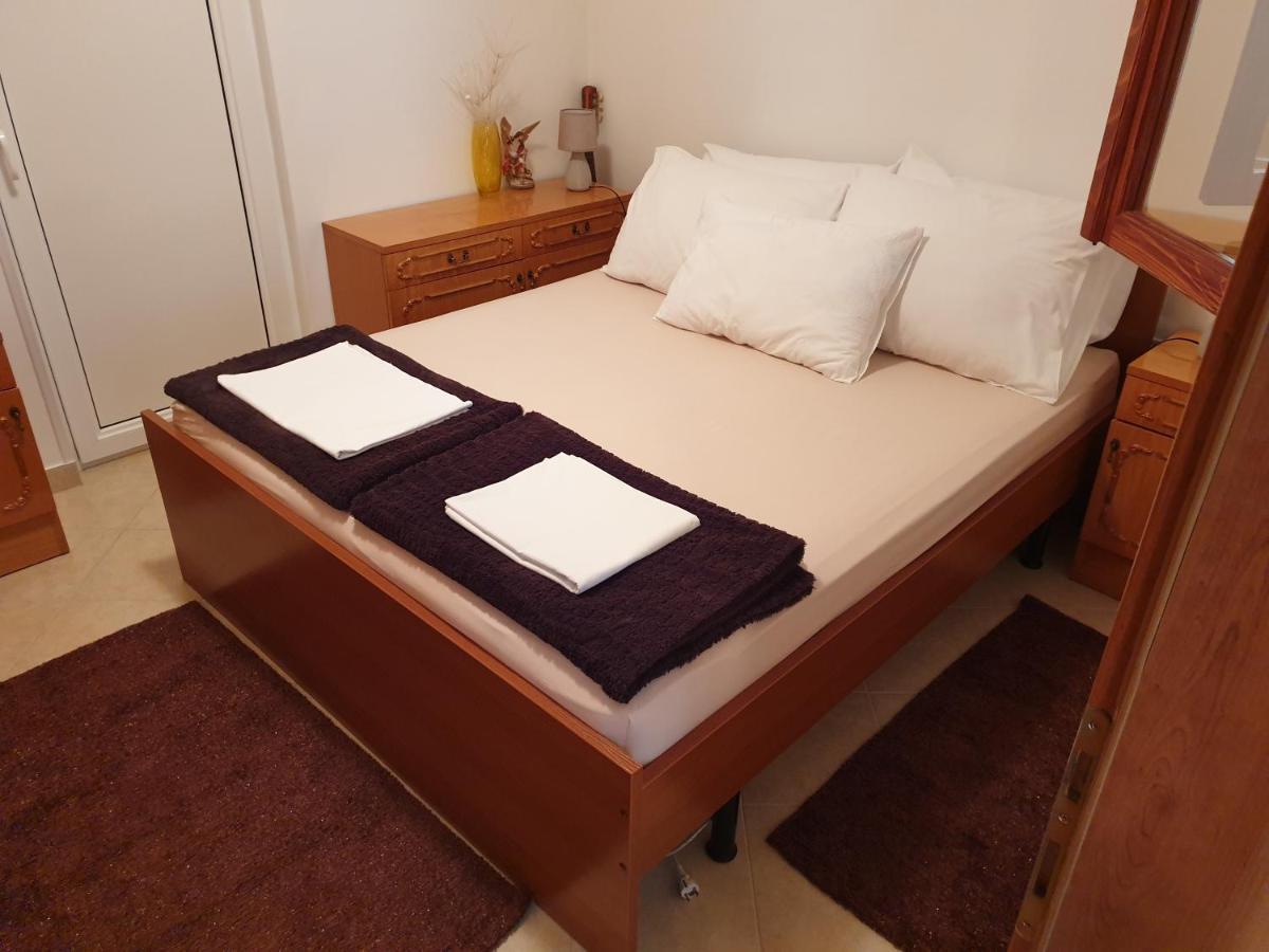 Ana Apartment กอสเตรนา ภายนอก รูปภาพ