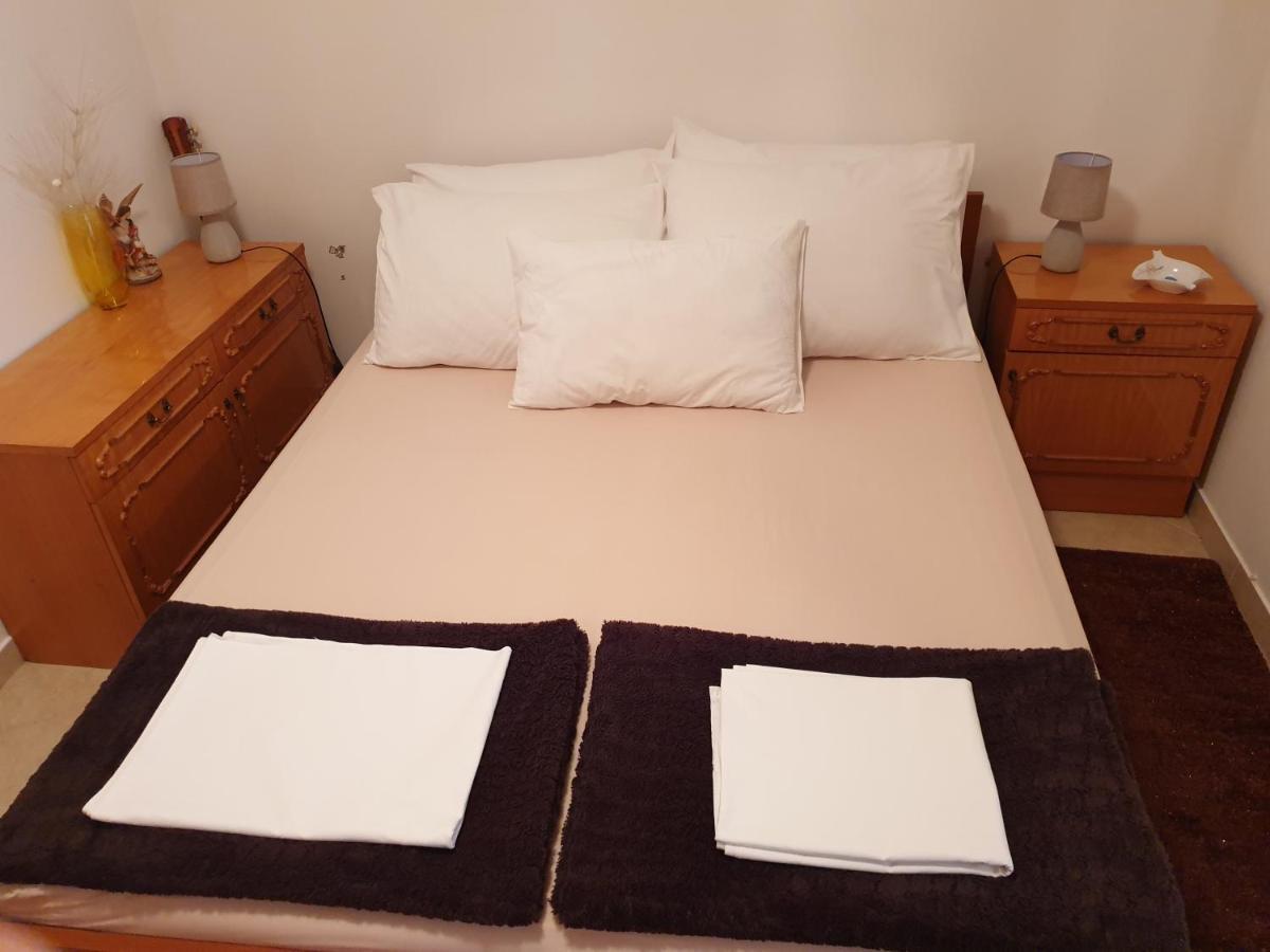 Ana Apartment กอสเตรนา ภายนอก รูปภาพ