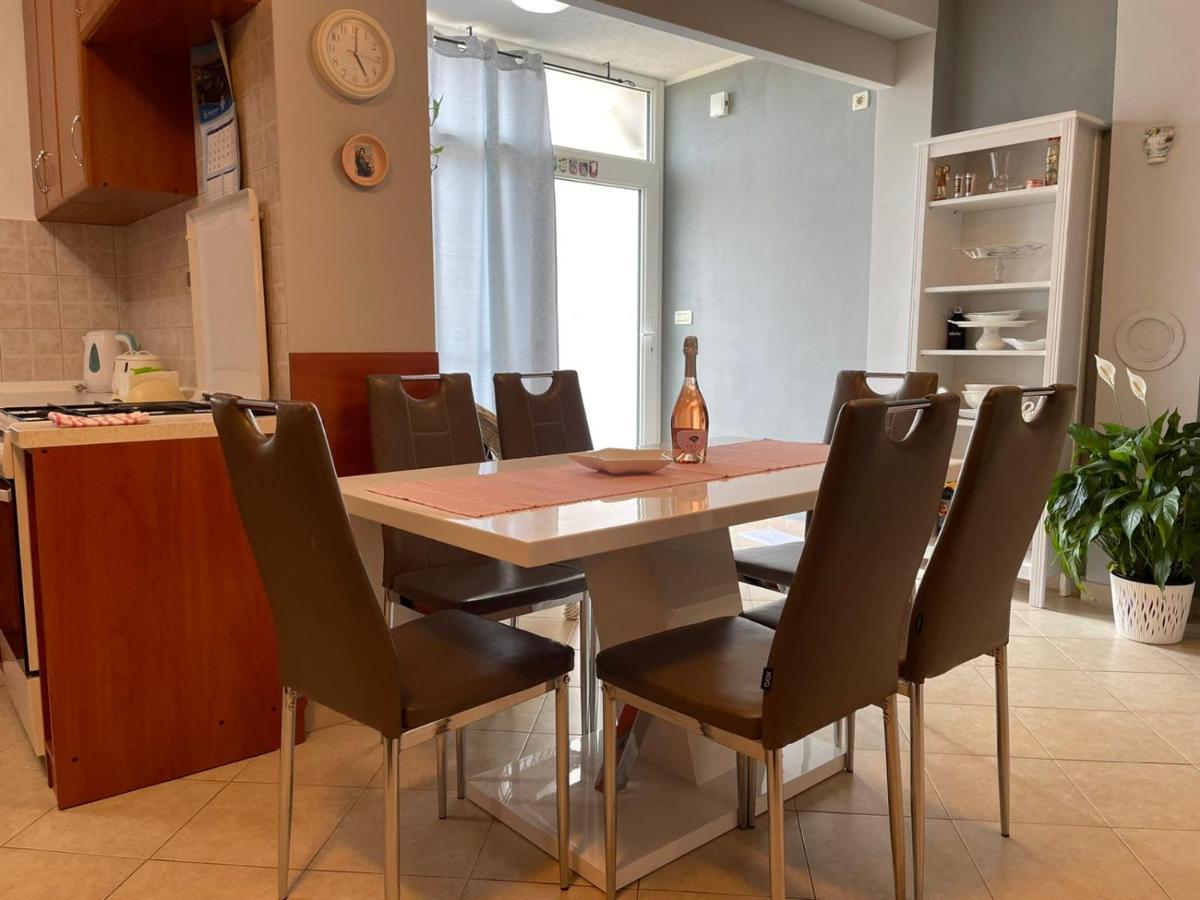 Ana Apartment กอสเตรนา ภายนอก รูปภาพ