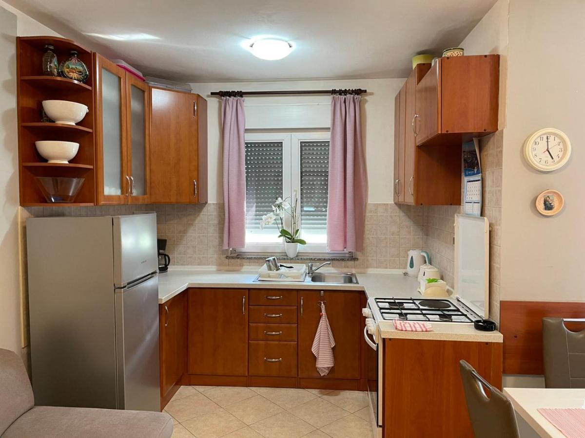 Ana Apartment กอสเตรนา ภายนอก รูปภาพ