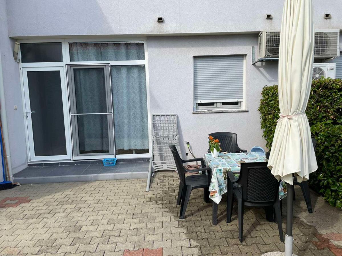 Ana Apartment กอสเตรนา ภายนอก รูปภาพ