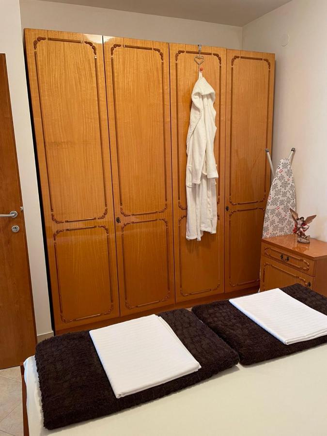 Ana Apartment กอสเตรนา ภายนอก รูปภาพ