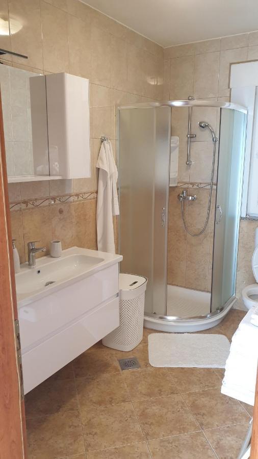 Ana Apartment กอสเตรนา ภายนอก รูปภาพ