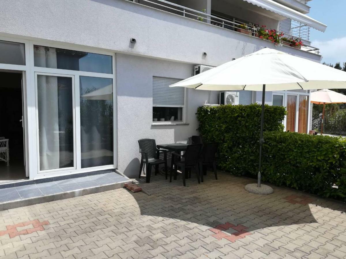 Ana Apartment กอสเตรนา ภายนอก รูปภาพ